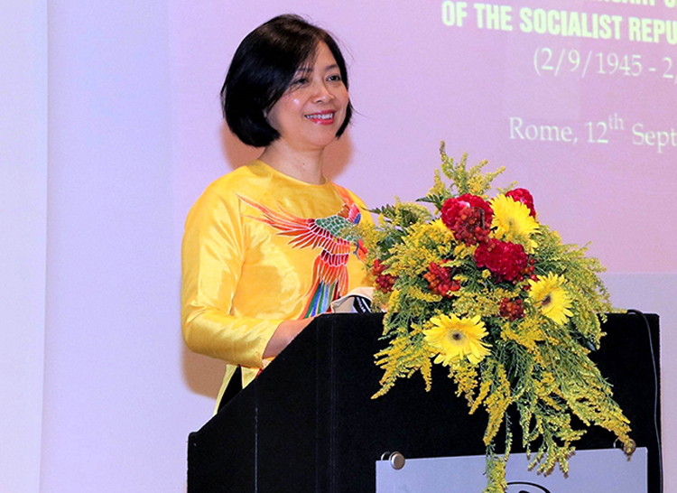 Overseas Vietnamese in Italy gather to welcome the Lunar New Year Festival